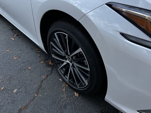 Used 2024 Lexus ES 350 w/ Premium Package image 11