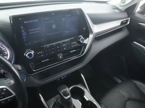 Used 2022 Toyota Highlander Platinum image 28