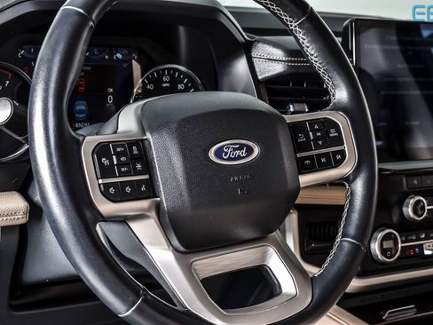 Used 2024 Ford Expedition Limited image 19
