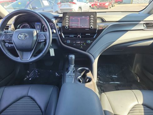 Used 2024 Toyota Camry SE image 9