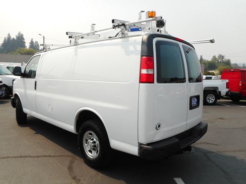 Used 2016 Chevrolet Express 2500 w/ Cold Climate Package RWD image 15