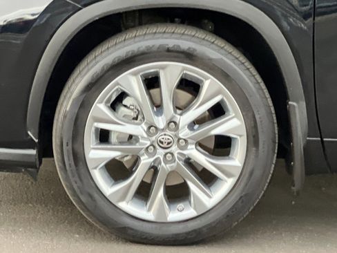 Used 2024 Toyota Highlander LE image 27