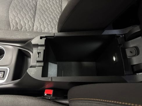 Used 2018 Chevrolet Equinox LT AWD/4WD image 17