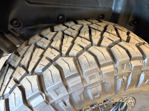 Used 2025 Jeep Wrangler Sport image 33