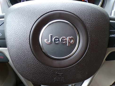 Used 2015 Jeep Grand Cherokee Overland AWD/4WD image 32