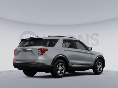 Used 2024 Ford Explorer XLT w/ Equipment Group 202A AWD/4WD image 4