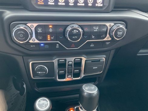 Used 2022 Jeep Wrangler Unlimited Sahara w/ Cold Weather Group image 12