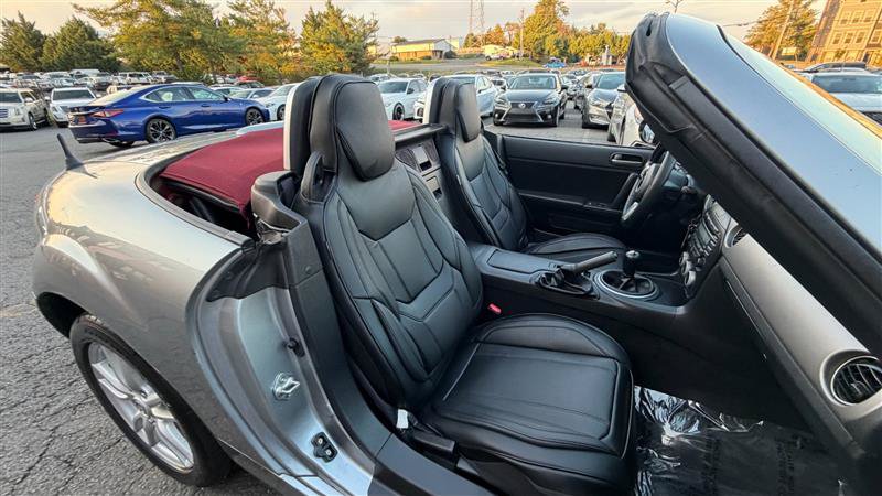 Used 2012 MAZDA MX-5 Miata Sport w/ Convenience Pkg RWD image 6