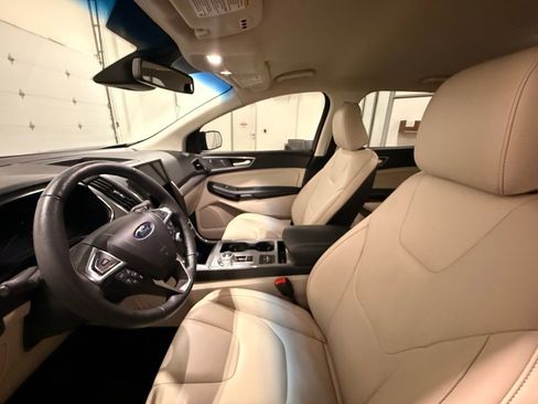 Used 2021 Ford Edge Titanium image 16