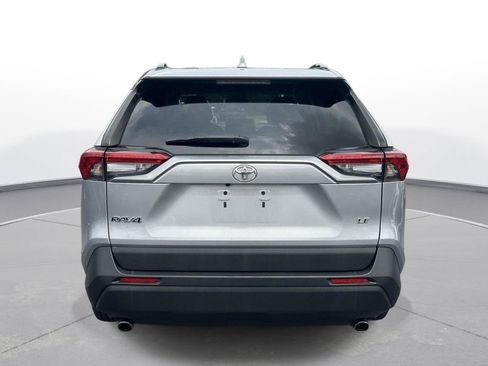 Used 2020 Toyota RAV4 LE FWD image 7