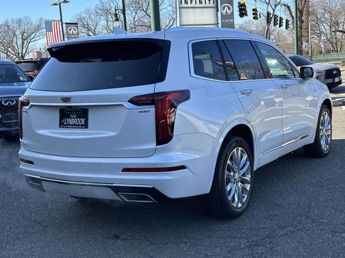 Used 2022 Cadillac XT6 Premium Luxury image 4