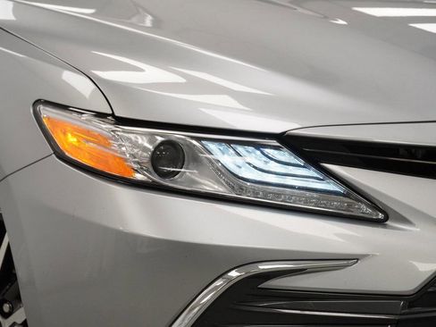 Used 2023 Toyota Camry XLE w/ Cold Weather Package image 5