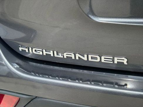 Certified 2025 Toyota Highlander XLE FWD image 13
