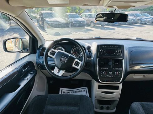Used 2017 Dodge Grand Caravan SE w/ UConnect Hands-Free Group FWD image 10
