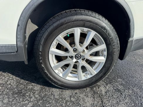 Used 2019 Nissan Rogue SV image 9