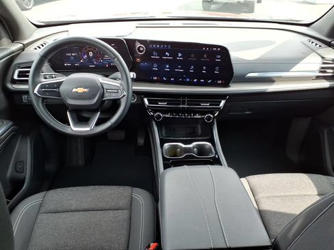 Used 2024 Chevrolet Traverse LT w/ Trailering Package AWD/4WD image 9