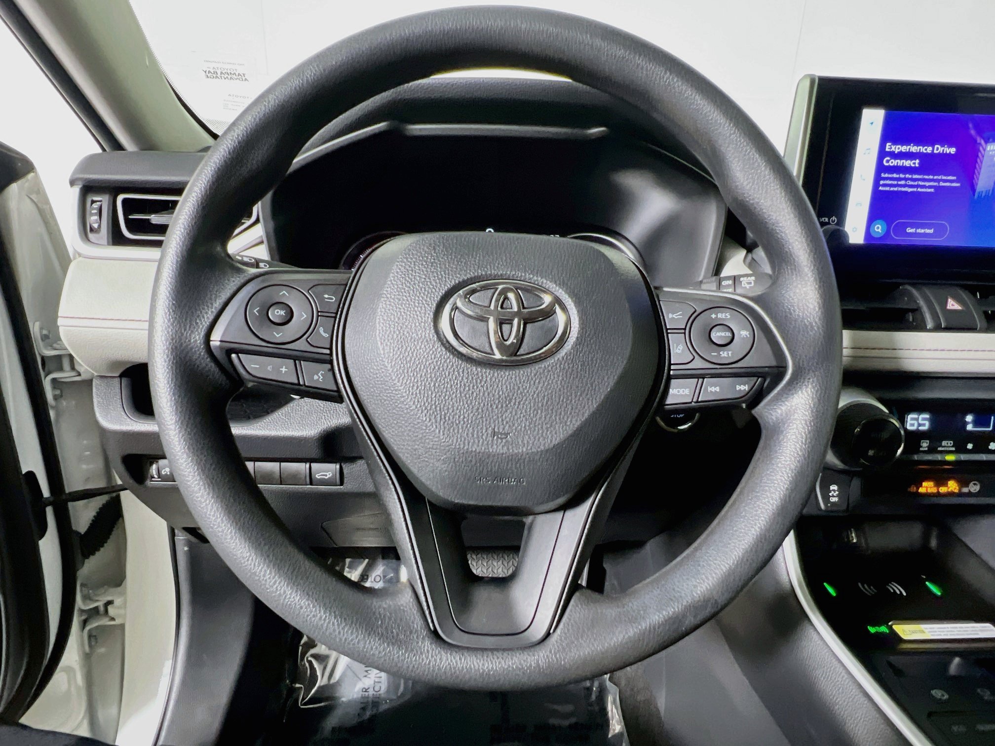 Used 2024 Toyota RAV4 XLE w/ Convenience Package FWD image 18