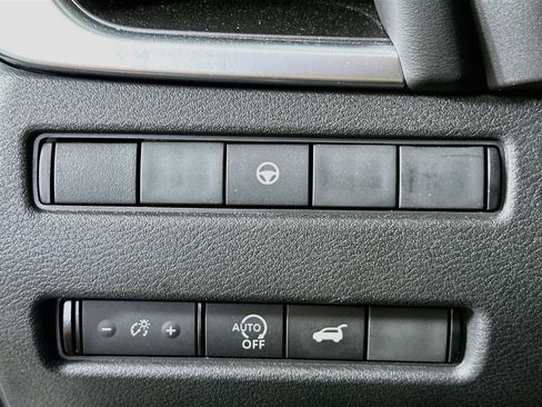 Used 2023 Nissan Rogue SV w/ SV Premium B Package FWD image 17
