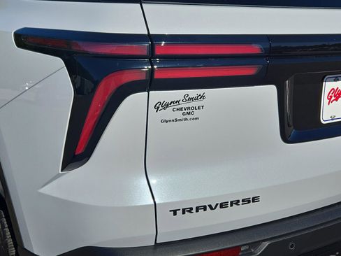 New 2026 Chevrolet Traverse LT image 9
