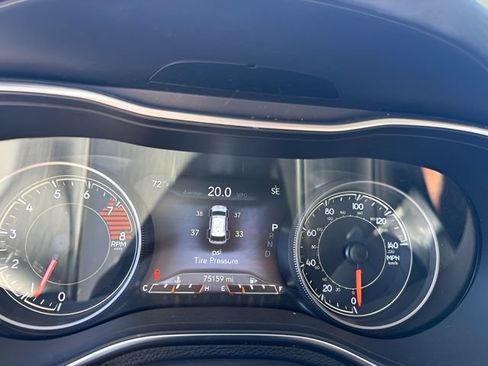 Used 2019 Jeep Cherokee Trailhawk AWD/4WD image 12