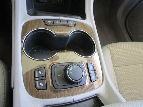 Used 2021 GMC Acadia SLE w/ Driver Convenience Package image 41