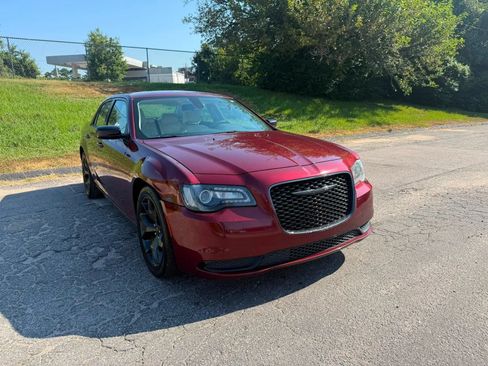 Used 2022 Chrysler 300 Touring w/ Sport Appearance Package RWD image 2
