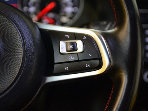 Used 2017 Volkswagen GTI SE image 19