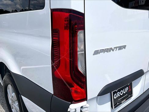 Used 2024 Mercedes-Benz Sprinter 2500 image 31