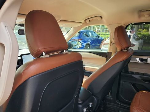 Used 2020 Ford Explorer Limited RWD image 11