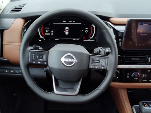 New 2026 Nissan Pathfinder Platinum FWD image 8