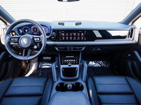 New 2025 Porsche Cayenne image 24