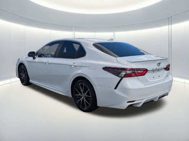 Used 2024 Toyota Camry SE FWD image 4