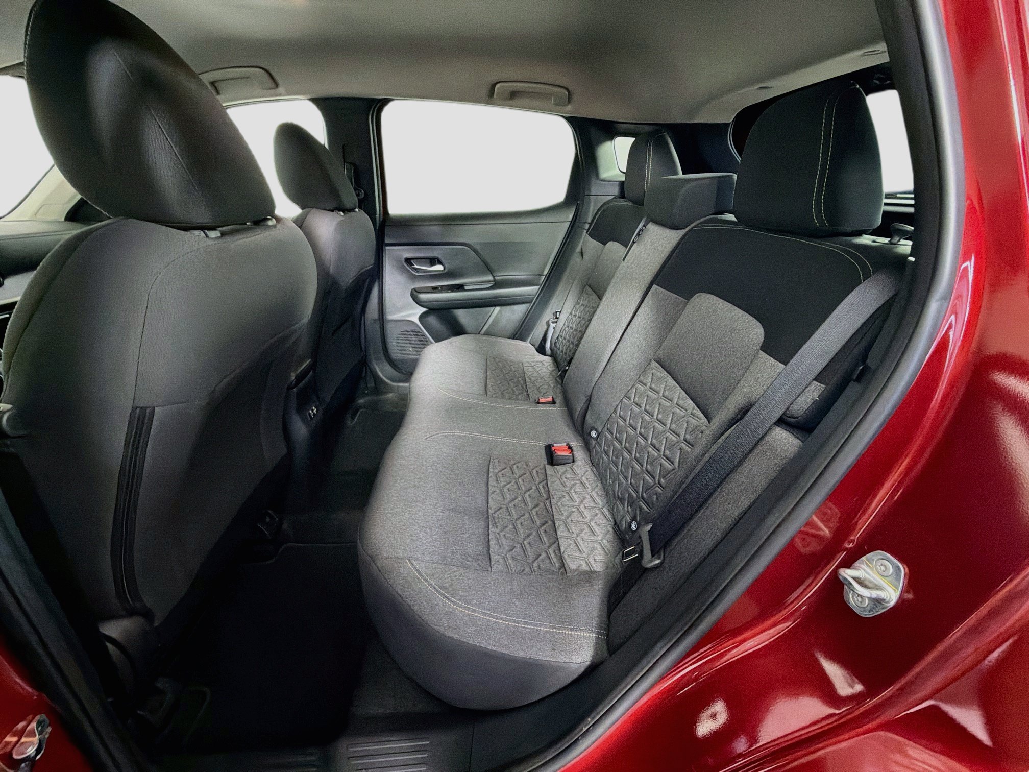 Used 2025 Nissan Kicks SV w/ Illumination Package FWD image 29