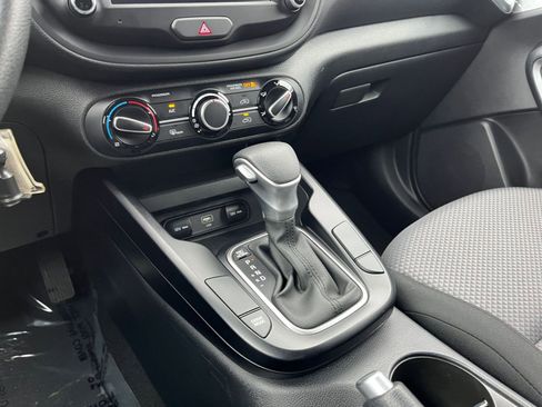 Used 2025 Kia Soul LX w/ LX Technology Package image 39