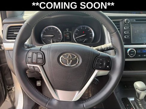 Used 2016 Toyota Highlander XLE AWD/4WD image 11