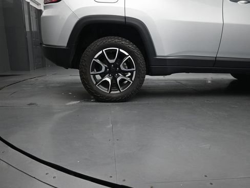Used 2024 Jeep Compass Trailhawk AWD/4WD image 10