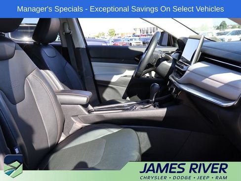 Used 2022 Jeep Compass Limited AWD/4WD image 9