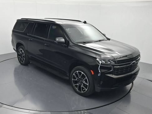 Used 2022 Chevrolet Suburban RST w/ Luxury Package RWD image 35