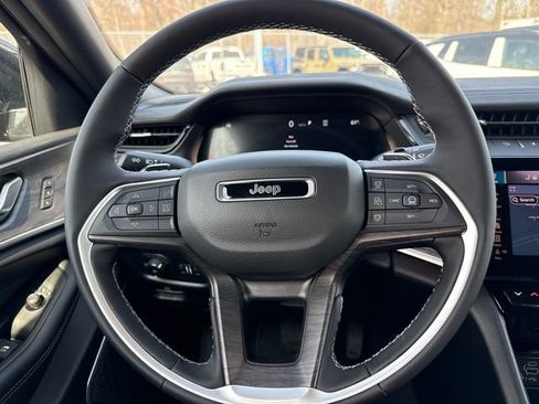 New 2026 Jeep Grand Cherokee L Limited w/ Limited Altitude Package AWD/4WD image 23