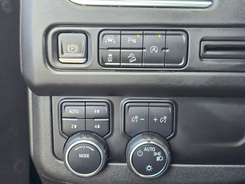 Used 2023 Chevrolet Suburban Premier AWD/4WD image 34