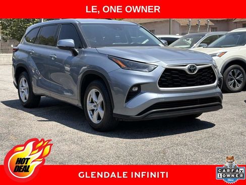 Used 2021 Toyota Highlander LE FWD image 1