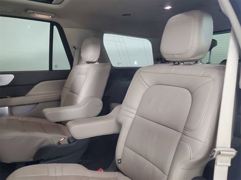 Certified 2022 Lincoln Navigator Reserve image 12