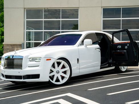 Used 2010 Rolls-Royce Ghost RWD image 2