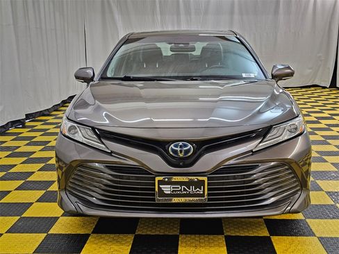 Used 2018 Toyota Camry XLE image 8