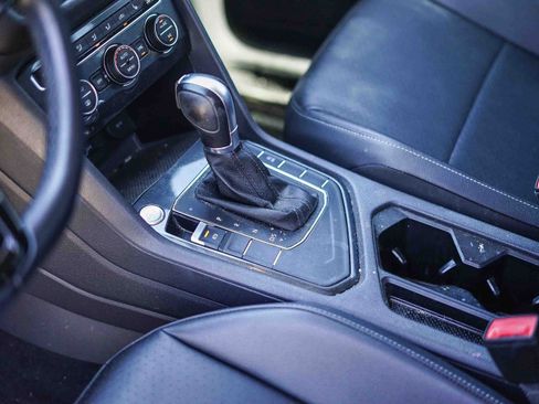 Used 2019 Volkswagen Tiguan SE image 23