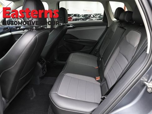 Used 2022 Volkswagen Taos SE FWD image 19