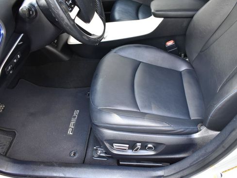 Used 2016 Toyota Prius Four Touring w/ Premium Convenience Package FWD image 22