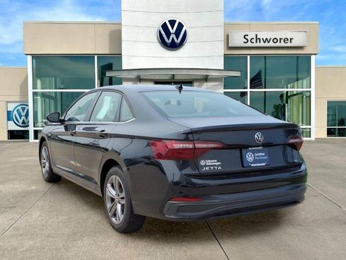 Certified 2023 Volkswagen Jetta SE FWD image 4