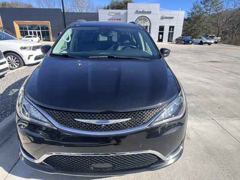 Used 2020 Chrysler Pacifica Touring-L Plus w/ Advanced Safetytec Group image 8