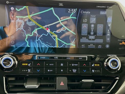 Used 2021 Toyota Highlander Limited image 16